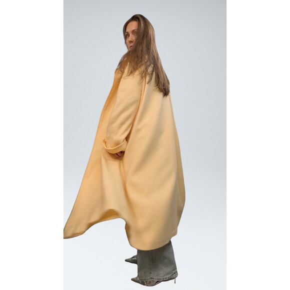 Vintage Butter Yellow Wool Coat - Trendy and Unique! - Picture 4 of 8